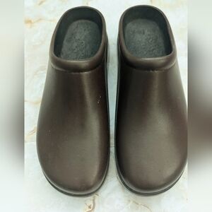 Klogs Slip Dusty Work Resistant Non-marking Clogs Woman's Sz 9 Brown